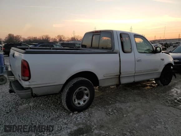 ✅ 1997 Ford F-250 • VIN: 1FTFX27L1VNB81458 • Lot: 83206264. Listed on Copart with 231,088 mi. Free auction sales archive from the USA and detailed vehicle history report at DreamBid. Image 3.