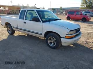 2001 Chevrolet S-10 LS Xtreme z VIN 1GCCS195X18113260, wystawiony jako IAAI lot #43540466 z przebiegiem 208 851 mil mil oraz . Historia ofert i sprzedaży dostępna na DreamBid. Obrazek 1.