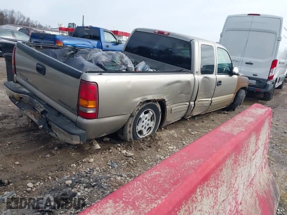 ✅ 2000 Chevrolet Silverado 1500 LS • VIN: 1GCEC19V8YZ336729 • Лот: 43858171. Опубликован ранее на IAAI с пробегом 301 008 миль. Бесплатный доступ к архиву аукционных продаж из США и подробный отчёт об истории автомобиля на DreamBid. Изображение 4.