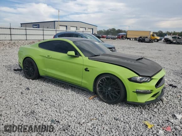 ✅ 2020 Ford Mustang GT • VIN: 1FA6P8CF2L5150158 • Lot: 82580365. Wystawiony na Copart z przebiegiem 76 419 mil. Bezpłatny archiwum sprzedaży aukcyjnych z USA i szczegółowy raport historii pojazdu na DreamBid. Zdjęcie 4.