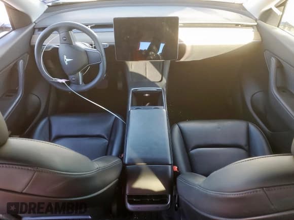 ✅ 2021 Tesla Model Y Long Range • VIN: 5YJYGDEE2MF274477 • Lot: 90640995. Wystawiony na Copart z przebiegiem Nie podano. Bezpłatny archiwum sprzedaży aukcyjnych z USA i szczegółowy raport historii pojazdu na DreamBid. Zdjęcie 8.