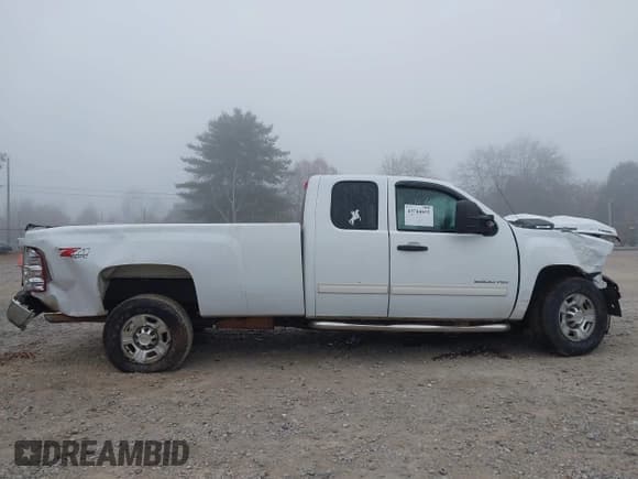 ✅ 2010 Chevrolet Silverado 2500HD LT • VIN: 1GC5KXBG5AZ255288 • Лот: 43744653. Опубликован ранее на IAAI с пробегом 235 887 миль. Бесплатный доступ к архиву аукционных продаж из США и подробный отчёт об истории автомобиля на DreamBid. Изображение 13.