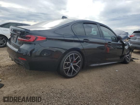 ✅ 2023 BMW 5 Series 530i xDrive • VIN: WBA13BJ01PCM53684 • Lot: 86590855. Wystawiony na Copart z przebiegiem 20 468 mil. Bezpłatny archiwum sprzedaży aukcyjnych z USA i szczegółowy raport historii pojazdu na DreamBid. Zdjęcie 3.