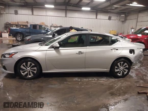 ✅ 2019 Nissan Altima S • VIN: 1N4BL4BV9KC149515 • Лот: 41236906. Опубликован ранее на IAAI с пробегом 85 052 миль. Бесплатный доступ к архиву аукционных продаж из США и подробный отчёт об истории автомобиля на DreamBid. Изображение 15.