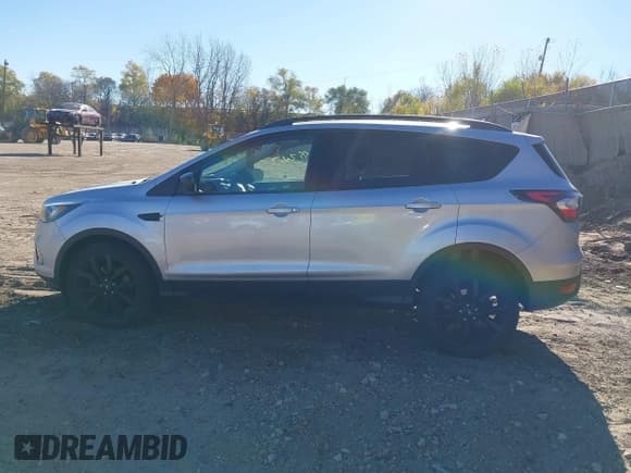 ✅ 2017 Ford Escape SE • VIN: 1FMCU9GD6HUB15734 • Лот: 43553067. Опубликован ранее на IAAI с пробегом 170 014 миль. Бесплатный доступ к архиву аукционных продаж из США и подробный отчёт об истории автомобиля на DreamBid. Изображение 14.
