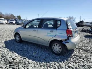 ✅ 2005 Chevrolet Aveo LS • VIN: KL1TD626X5B317681 • Lot: 47705325. Wystawiony na Copart z przebiegiem 63 458 mil. Bezpłatny archiwum sprzedaży aukcyjnych z USA i szczegółowy raport historii pojazdu na DreamBid. Zdjęcie 2.