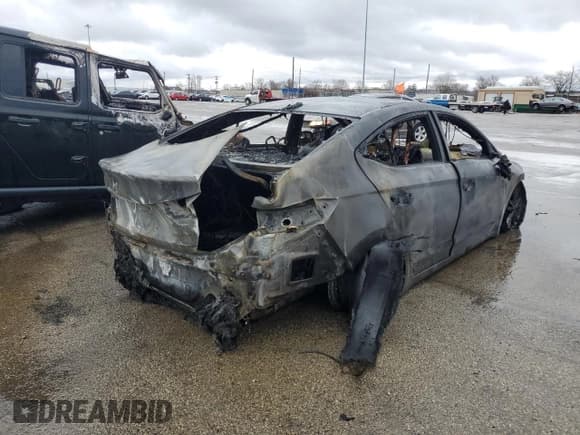 ✅ 2018 Hyundai Elantra SEL • VIN: 5NPD84LF3JH244389 • Lot: 84724865. Wystawiony na Copart z przebiegiem Nie podano. Bezpłatny archiwum sprzedaży aukcyjnych z USA i szczegółowy raport historii pojazdu na DreamBid. Zdjęcie 3.