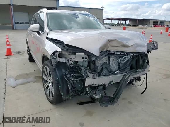 ✅ 2025 Volvo XC90 Plus • VIN: YV4H60PEXS1302327 • Lot: 83825535. Wystawiony na Copart z przebiegiem Nie podano. Bezpłatny archiwum sprzedaży aukcyjnych z USA i szczegółowy raport historii pojazdu na DreamBid. Zdjęcie 15.