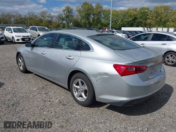 2016 Chevrolet Malibu LS z VIN 1G1ZB5ST1GF311152, wystawiony jako IAAI lot #43415218 z przebiegiem 142 771 mil mil oraz . Historia ofert i sprzedaży dostępna na DreamBid. Obrazek 3.