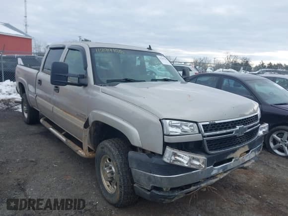 ✅ 2006 Chevrolet Silverado 2500HD LT3 • VIN: 1GCHK23D56F159755 • Лот: 41299166. Опубликован ранее на IAAI с пробегом 377 183 миль. Бесплатный доступ к архиву аукционных продаж из США и подробный отчёт об истории автомобиля на DreamBid. Изображение 1.