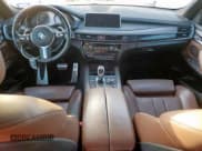 ✅ 2017 BMW X5 xDrive35i • VIN: 5UXKR0C58H0V67217 • Лот: 92980725. Опубликован ранее на Copart с пробегом 135 988 миль. Бесплатный доступ к архиву аукционных продаж из США и подробный отчёт об истории автомобиля на DreamBid. Изображение 8.