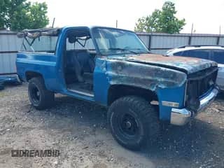 1988 Chevrolet Blazer z VIN 1GNEV18K2JF151480, wystawiony jako IAAI lot #42590420 z przebiegiem Nie podano mil oraz . Historia ofert i sprzedaży dostępna na DreamBid. Obrazek 1.