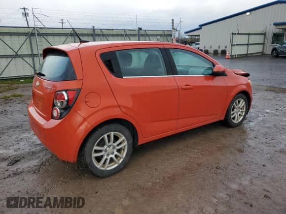✅ 2012 Chevrolet Sonic LT • VIN: 1G1JC6SH3C4150403 • Lot: 75827284. Wystawiony na Copart z przebiegiem 151 843 mil mil. Skorzystaj z bezpłatnego archiwum sprzedaży aukcyjnych z USA i zobacz szczegółowy raport historii pojazdu na DreamBid. Zdjęcie 3.