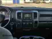 2019 Ram 1500 Express z VIN 1C6RR7FG4KS608001, wystawiony jako Copart lot #44277485 z przebiegiem 53 356 mil mil oraz Szkoda całkowita • Salvage title. Historia ofert i sprzedaży dostępna na DreamBid. Obrazek 9.