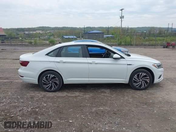 ✅ 2020 Volkswagen Jetta SEL • VIN: 3VWEB7BU3LM073029 • Lot: 42168239. Listed on IAAI with 59,395 mi. Free auction sales archive from the USA and detailed vehicle history report at DreamBid. Image 13.