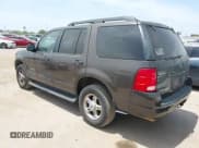 ✅ 2005 Ford Explorer XLT • VIN: 1FMZU63K45UB21038 • Lot: 42875047. Wystawiony na IAAI z przebiegiem 221 901 mil. Bezpłatny archiwum sprzedaży aukcyjnych z USA i szczegółowy raport historii pojazdu na DreamBid. Zdjęcie 3.