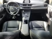 ✅ 2017 Lexus CT 200h • VIN: JTHKD5BH4H2301219 • Lot: 71015175. Wystawiony na Copart z przebiegiem 133 138 mil. Bezpłatny archiwum sprzedaży aukcyjnych z USA i szczegółowy raport historii pojazdu na DreamBid. Zdjęcie 8.