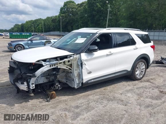 ✅ 2022 Ford Explorer King Ranch • VIN: 1FM5K8LC9NGA81403 • Лот: 42472449. Опубликован ранее на IAAI с пробегом 27 645 миль. Бесплатный доступ к архиву аукционных продаж из США и подробный отчёт об истории автомобиля на DreamBid. Изображение 2.