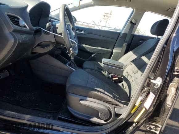 2020 Hyundai Accent SE z VIN 3KPC24A64LE112409, wystawiony jako Copart lot #41686144 z przebiegiem 87 591 mil mil oraz . Historia ofert i sprzedaży dostępna na DreamBid. Obrazek 7.