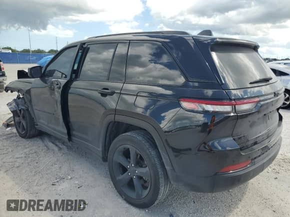 2022 Jeep Grand Cherokee Altitude with VIN 1C4RJGAG9N8572685, listed as a Copart auction lot 84384905 with 35,690 mi miles and Non repairable. Bid and sale history available at DreamBid. Image 2.