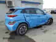2022 Hyundai Kona Limited z VIN KM8K53AG9NU155584, wystawiony jako Copart lot #84730684 z przebiegiem 21 912 mil mil oraz Czysty tytuł • Clean title. Historia ofert i sprzedaży dostępna na DreamBid. Obrazek 3.