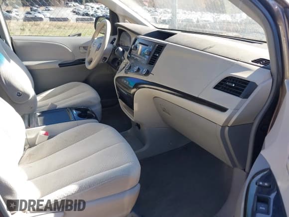 ✅ 2011 Toyota Sienna LE • VIN: 5TDKK3DCXBS035282 • Lot: 43722162. Listed on IAAI with 208,173 mi. Free auction sales archive from the USA and detailed vehicle history report at DreamBid. Image 5.