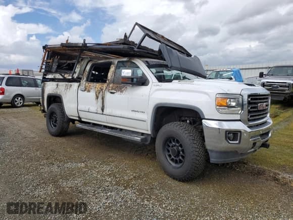✅ 2019 GMC Sierra 2500HD SLT • VIN: 1GT12REYXKF252050 • Лот: 49411935. Опубликован ранее на Copart с пробегом Не указан. Бесплатный доступ к архиву аукционных продаж из США и подробный отчёт об истории автомобиля на DreamBid. Изображение 4.