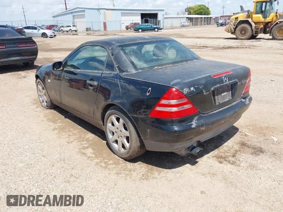 ✅ 1999 Mercedes-Benz SLK 230/320 • VIN: WDBKK47F8XF124902 • Lot: 42883499. Wystawiony na IAAI z przebiegiem 173 522 mil. Bezpłatny archiwum sprzedaży aukcyjnych z USA i szczegółowy raport historii pojazdu na DreamBid. Zdjęcie 3.