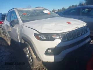 2022 Jeep Compass Latitude with VIN 3C4NJDBBXNT123520, listed as a IAAI auction lot 43185460 with 45,181 mi miles and . Bid and sale history available at DreamBid. Image 1.