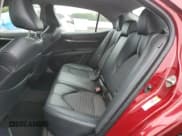 ✅ 2018 Toyota Camry LE • VIN: 4T1B11HK5JU656430 • Lot: 69704045. Wystawiony na Copart z przebiegiem 125 781 mil. Bezpłatny archiwum sprzedaży aukcyjnych z USA i szczegółowy raport historii pojazdu na DreamBid. Zdjęcie 10.