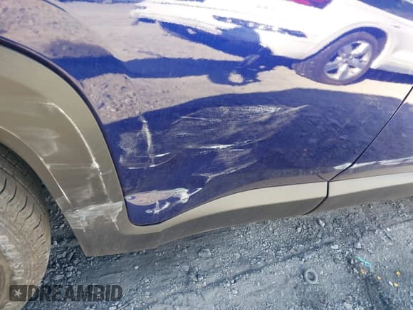 ✅ 2020 Jeep Renegade Latitude • VIN: ZACNJABB5LPL87163 • Lot: 40948221. Wystawiony na IAAI z przebiegiem 118 125 mil. Bezpłatny archiwum sprzedaży aukcyjnych z USA i szczegółowy raport historii pojazdu na DreamBid. Zdjęcie 18.