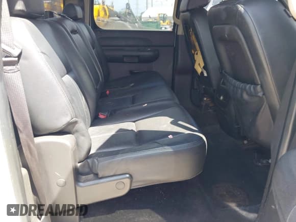 ✅ 2008 Chevrolet Silverado 2500HD 1LT • VIN: 1GCHC23648F108250 • Lot: 42503346. Wystawiony na IAAI z przebiegiem 306 258 mil. Bezpłatny archiwum sprzedaży aukcyjnych z USA i szczegółowy raport historii pojazdu na DreamBid. Zdjęcie 8.