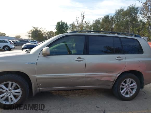 ✅ 2007 Toyota Highlander w/3rd Row • VIN: JTEDW21A470020566 • Лот: 43532015. Опубликован ранее на IAAI с пробегом 210 663 миль. Бесплатный доступ к архиву аукционных продаж из США и подробный отчёт об истории автомобиля на DreamBid. Изображение 6.