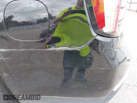 ✅ 2022 Chevrolet Suburban LT • VIN: 1GNSCCKD7NR265722 • Lot: 43502209. Wystawiony na IAAI z przebiegiem 56 391 mil. Bezpłatny archiwum sprzedaży aukcyjnych z USA i szczegółowy raport historii pojazdu na DreamBid. Zdjęcie 19.