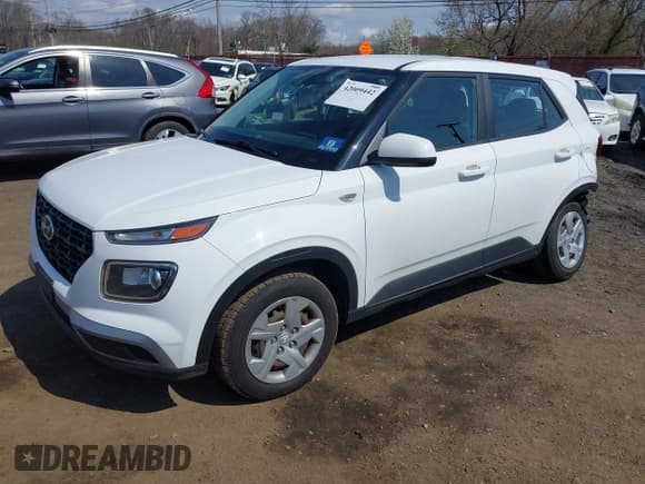 ✅ 2020 Hyundai Venue SE • VIN: KMHRB8A33LU027520 • Lot: 42009442. Listed on IAAI with 51,232 mi. Free auction sales archive from the USA and detailed vehicle history report at DreamBid. Image 2.