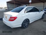 ✅ 2014 Mercedes-Benz C 250 Sport • VIN: WDDGF4HB4EA902393 • Lot: 41468045. Wystawiony na IAAI z przebiegiem 184 035 mil. Bezpłatny archiwum sprzedaży aukcyjnych z USA i szczegółowy raport historii pojazdu na DreamBid. Zdjęcie 4.