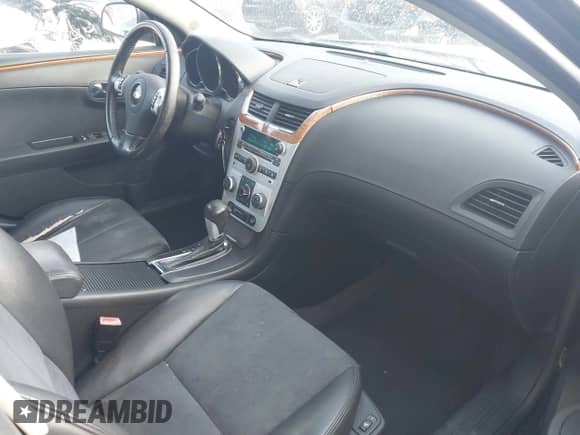 2011 Chevrolet Malibu 2LT z VIN 1G1ZD5E1XBF227991, wystawiony jako IAAI lot #43496177 z przebiegiem 175 673 mil mil oraz . Historia ofert i sprzedaży dostępna na DreamBid. Obrazek 5.