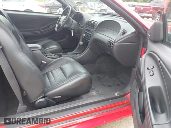 ✅ 2000 Ford Mustang GT • VIN: 1FAFP45X1YF260389 • Lot: 42210981. Listed on IAAI with 109,399 mi. Free auction sales archive from the USA and detailed vehicle history report at DreamBid. Image 5.