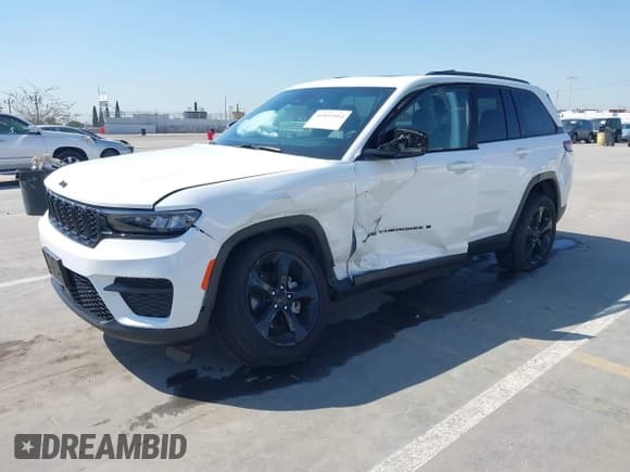 ✅ 2023 Jeep Grand Cherokee Laredo • VIN: 1C4RJHAGXPC660392 • Лот: 41845564. Опубликован ранее на IAAI с пробегом 7 444 миль. Бесплатный доступ к архиву аукционных продаж из США и подробный отчёт об истории автомобиля на DreamBid. Изображение 2.
