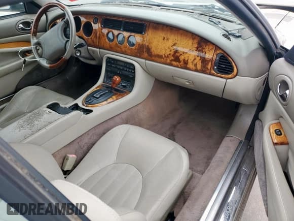 ✅ 1997 Jaguar XK • VIN: SAJGX2740VC013482 • Lot: 47682045. Wystawiony na Copart z przebiegiem 165 748 mil. Bezpłatny archiwum sprzedaży aukcyjnych z USA i szczegółowy raport historii pojazdu na DreamBid. Zdjęcie 8.