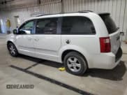 ✅ 2010 Dodge Grand Caravan SXT • VIN: 2D4RN5D11AR211579 • Лот: 90402115. Опубликован ранее на Copart с пробегом 194 474 миль. Бесплатный доступ к архиву аукционных продаж из США и подробный отчёт об истории автомобиля на DreamBid. Изображение 2.