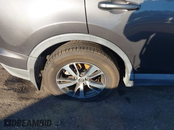 ✅ 2017 Toyota RAV4 XLE • VIN: 2T3WFREV0HW349846 • Lot: 43587903. Listed on IAAI with 117,530 mi. Free auction sales archive from the USA and detailed vehicle history report at DreamBid. Image 6.