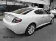 2008 Hyundai Tiburon GS с VIN KMHHM66D98U280005, выставлен на аукционе IAAI как лот 42580014 с пробегом 267 858 миль миль и . История ставок и продаж доступна на DreamBid. Изображение 4.