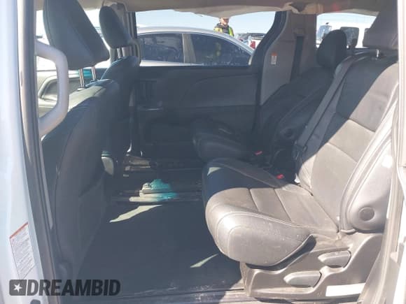 ✅ 2015 Toyota Sienna SE • VIN: 5TDXK3DC4FS658148 • Lot: 41601341. Listed on IAAI with 110,329 mi. Free auction sales archive from the USA and detailed vehicle history report at DreamBid. Image 8.