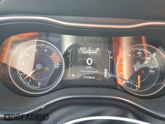 ✅ 2019 Jeep Cherokee Latitude • VIN: 1C4PJMCXXKD360013 • Lot: 86809815. Wystawiony na Copart z przebiegiem 111 518 mil. Bezpłatny archiwum sprzedaży aukcyjnych z USA i szczegółowy raport historii pojazdu na DreamBid. Zdjęcie 9.