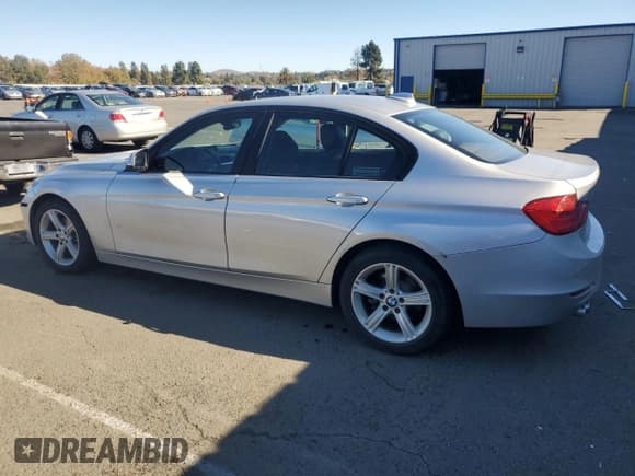 ✅ 2013 BMW 3 Series 328i • VIN: WBA3A5C51DF354463 • Лот: 90403715. Опубликован ранее на Copart с пробегом Не указан. Бесплатный доступ к архиву аукционных продаж из США и подробный отчёт об истории автомобиля на DreamBid. Изображение 2.