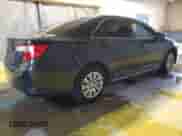 2013 Toyota Camry L z VIN 4T4BF1FK8DR286055, wystawiony jako Copart lot #70346645 z przebiegiem 198 456 mil mil oraz Czysty tytuł • Clean title. Historia ofert i sprzedaży dostępna na DreamBid. Obrazek 3.