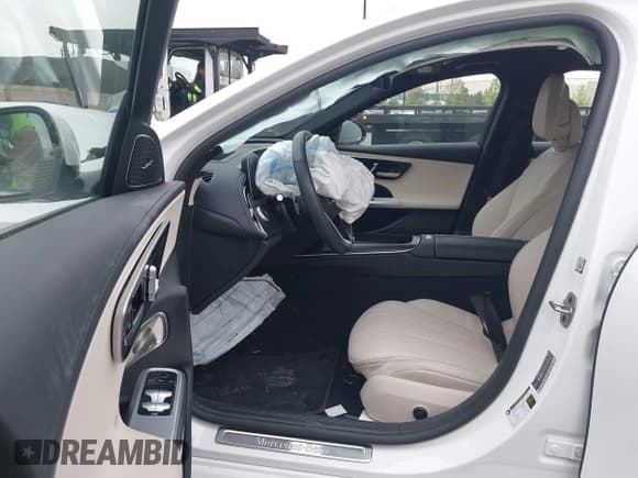 ✅ 2024 Mercedes-Benz E 350 • VIN: W1KLF4HB8RA051431 • Lot: 42121553. Listed on IAAI with 5,822 mi. Free auction sales archive from the USA and detailed vehicle history report at DreamBid. Image 5.