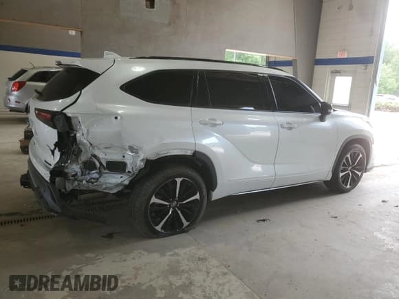 ✅ 2022 Toyota Highlander XSE • VIN: 5TDLZRBH2NS206872 • Lot: 59870635. Listed on Copart with 45,014 mi. Free auction sales archive from the USA and detailed vehicle history report at DreamBid. Image 3.