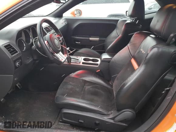 ✅ 2012 Dodge Challenger SRT-8 392 • VIN: 2C3CDYCJ4CH118822 • Lot: 84418764. Wystawiony na Copart z przebiegiem 102 087 mil. Bezpłatny archiwum sprzedaży aukcyjnych z USA i szczegółowy raport historii pojazdu na DreamBid. Zdjęcie 7.